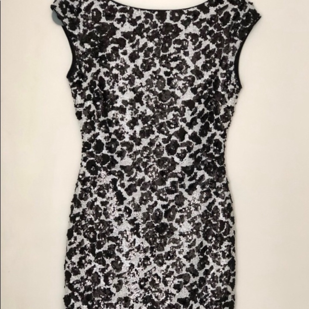 Size 6 guess dress. Fits like a 4 IMO